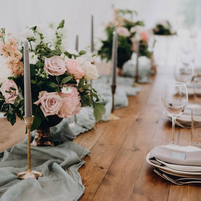 thetford-farm-barn-vintage-wedding-table-sm