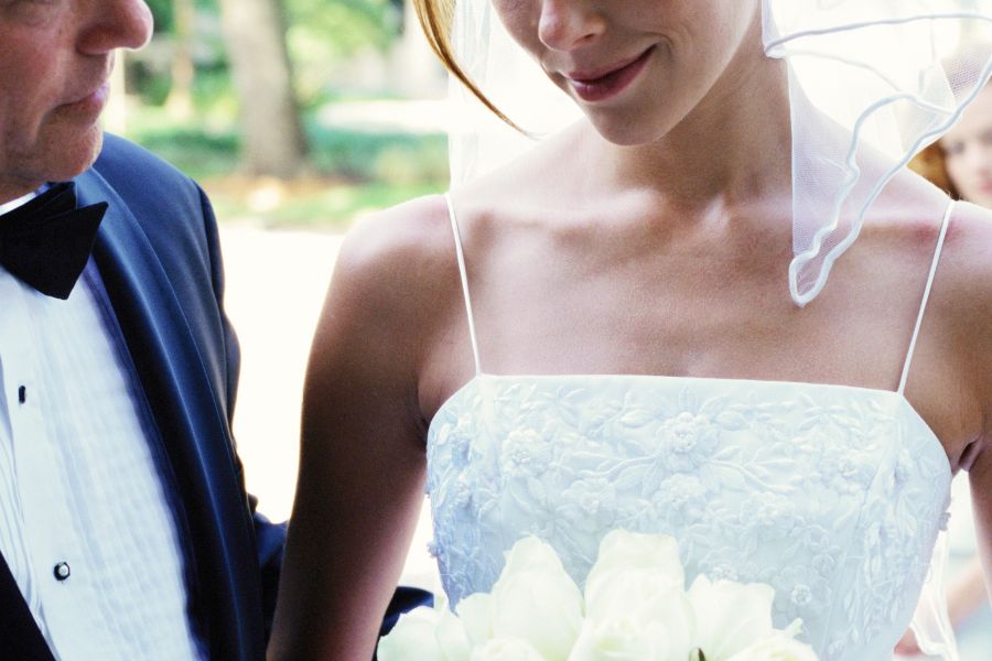 moments-with-the-bride-with-father-before-ceremony