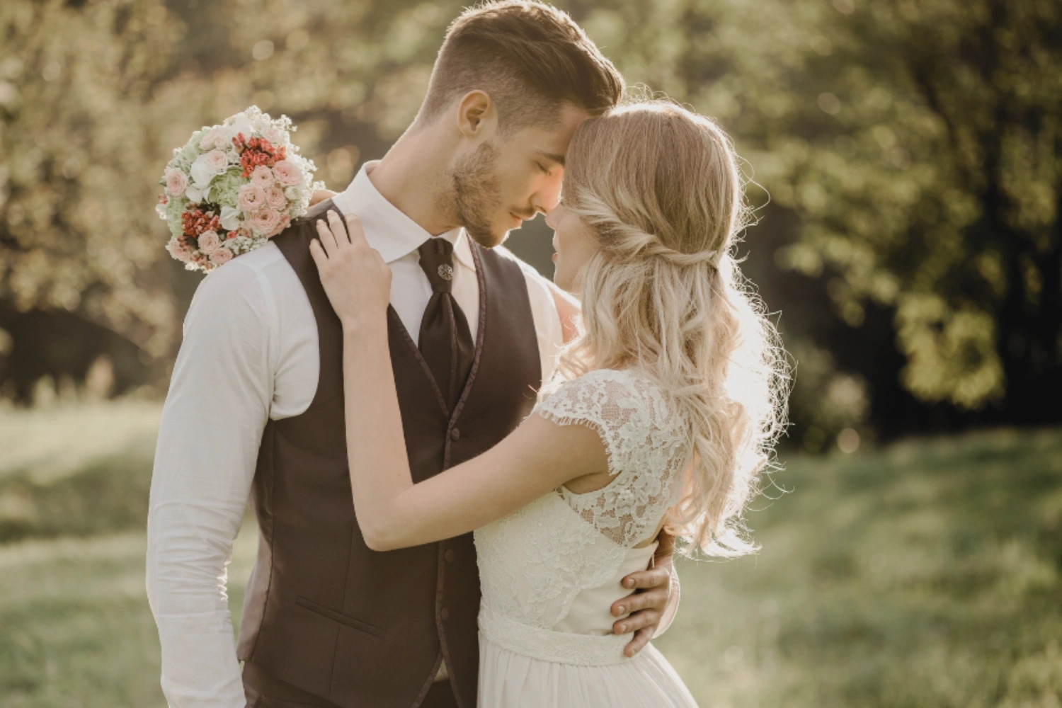 Blog Title Images (1500 x 1000 px) (6) Couple embrace